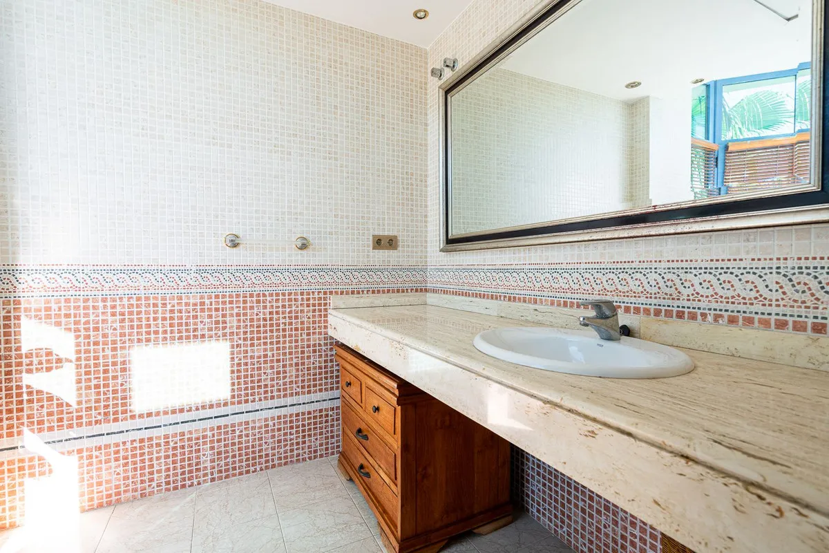 e245ac7b-1256-446e-91a8-f2851e8b73ac