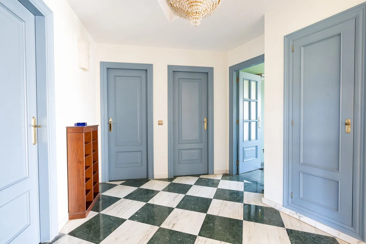 e3c91325-a123-45ec-a050-cc2be903a843