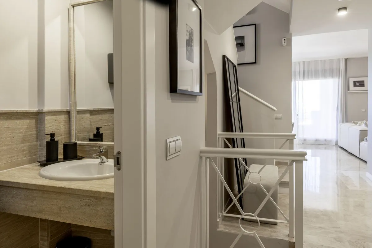 037e98c2-184d-4e63-82c8-b9014798c963