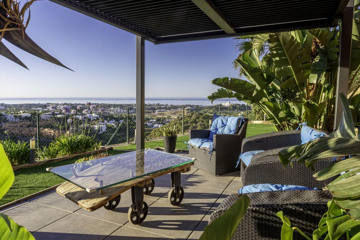 Grand View Luxury Townhouse with Sea Views