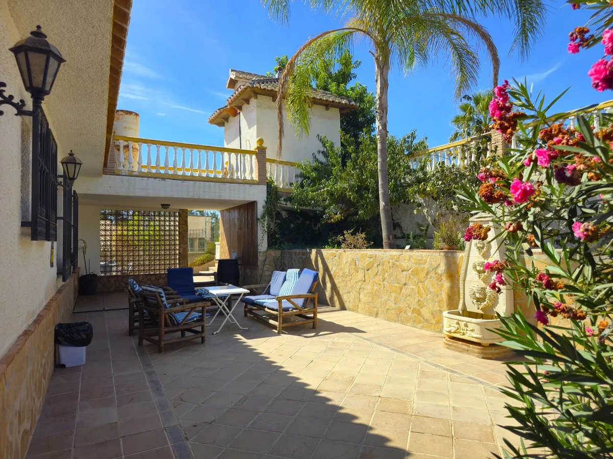 28c57b40-1e33-43db-a3aa-19e87b3ecf49