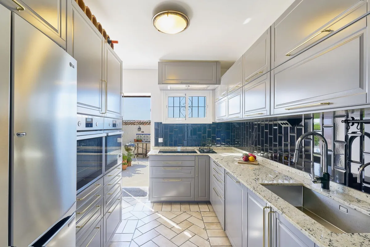 04e97e4f-7899-41c4-89a8-2ab961c0085f