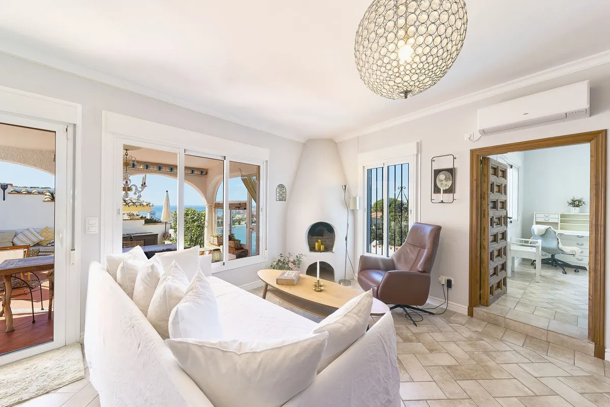 cb21ec94-9218-4eb5-8f66-2b5cac2eacac