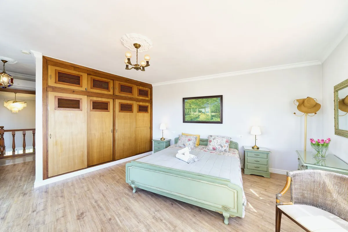 cb56a553-bfc5-4836-9634-5984c0b9805f