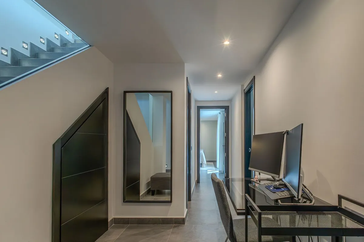 9f0d2803-724a-4e2f-8e3c-d267036bcb4e