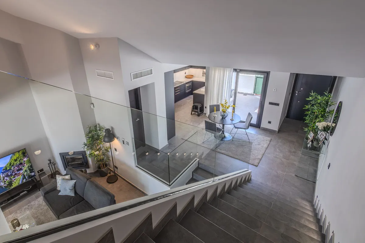 a0ff9ecf-b5b7-4fbb-8a5d-7b49e7b0f67f