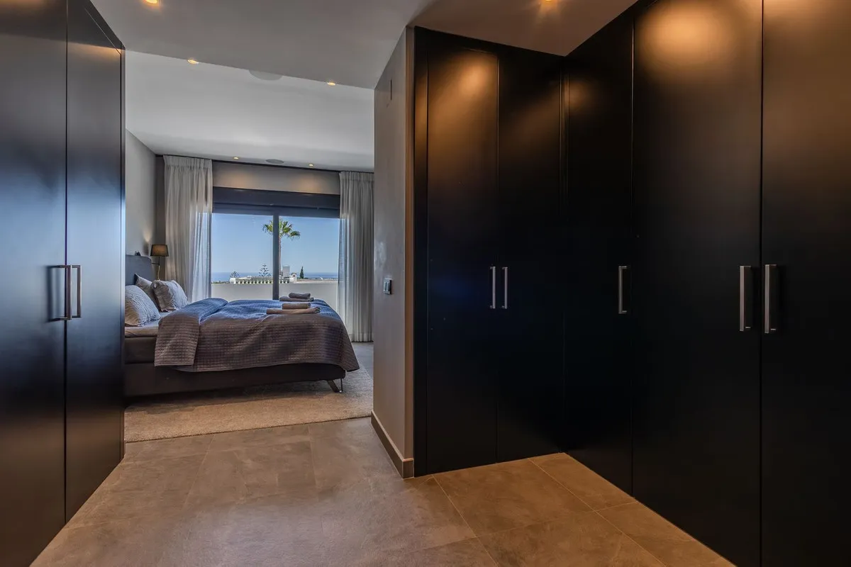 f5fa01e2-1b1f-42f3-99db-7d5a22922990