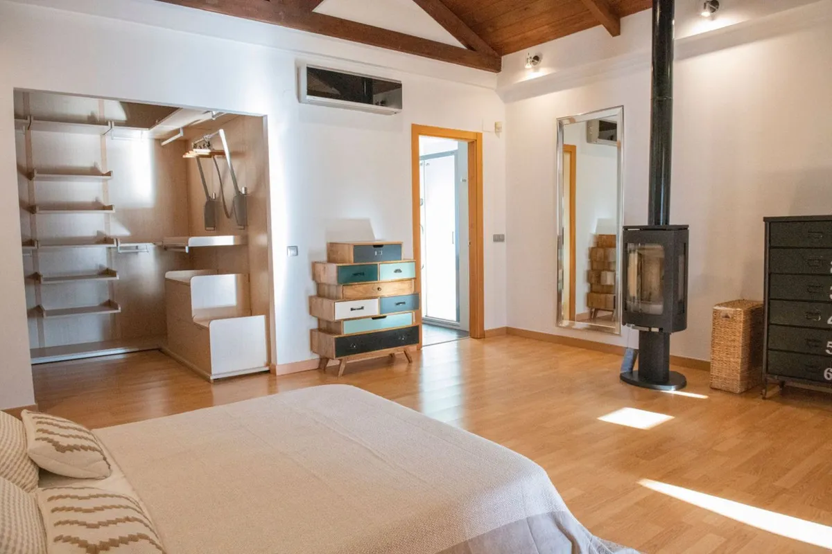 b81603d7-9ce3-441d-80f3-399e4d9143f3