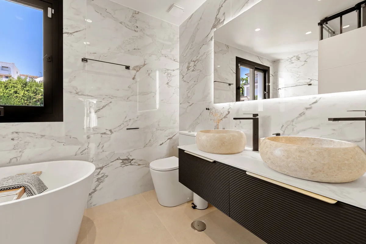 b137b050-21b9-421d-9b25-9a2081b36f8c