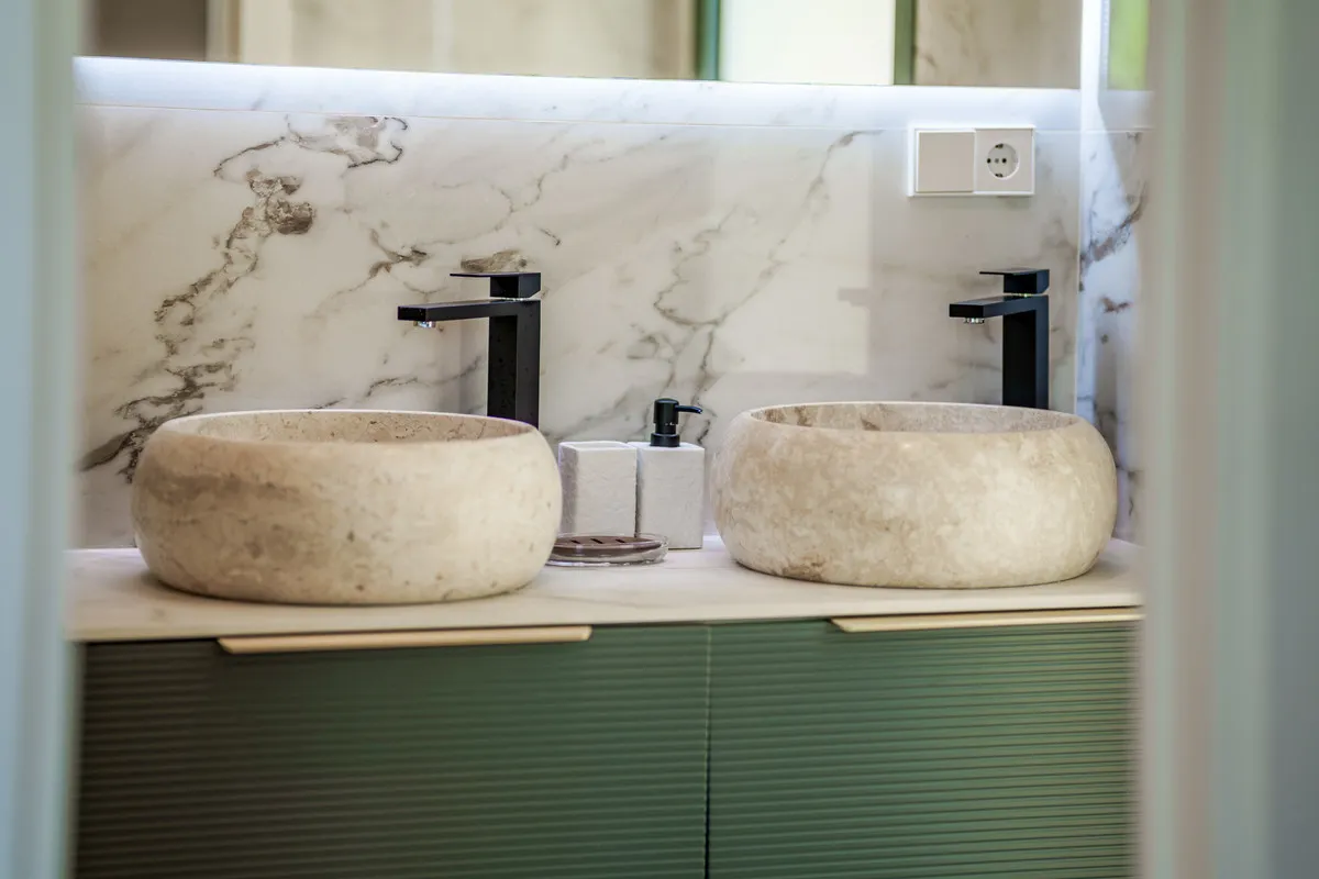 eb6e7d59-4f8f-441b-885b-697bb6e72467