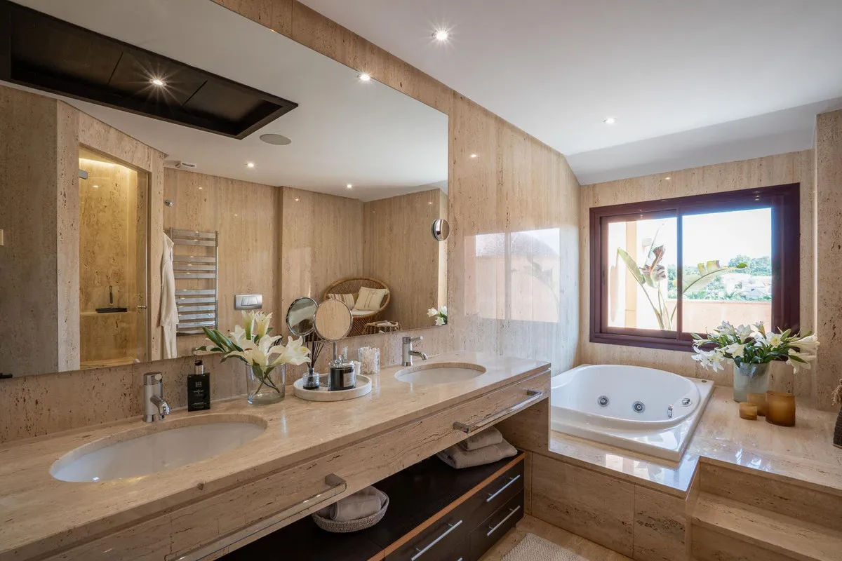 91933f62-1bca-4aa4-8638-4b4c583cceb3