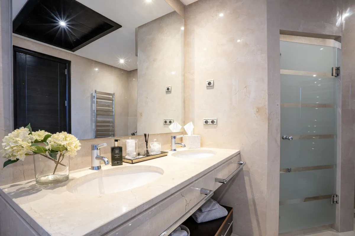 f1d37e73-865e-40be-9169-a9a3de5a4d04