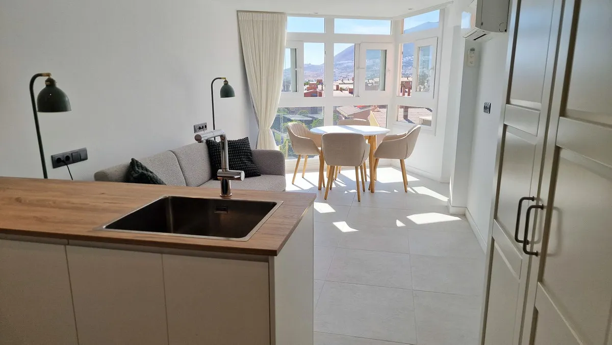 03ec0844-e502-46ae-b077-c34afd617ebd