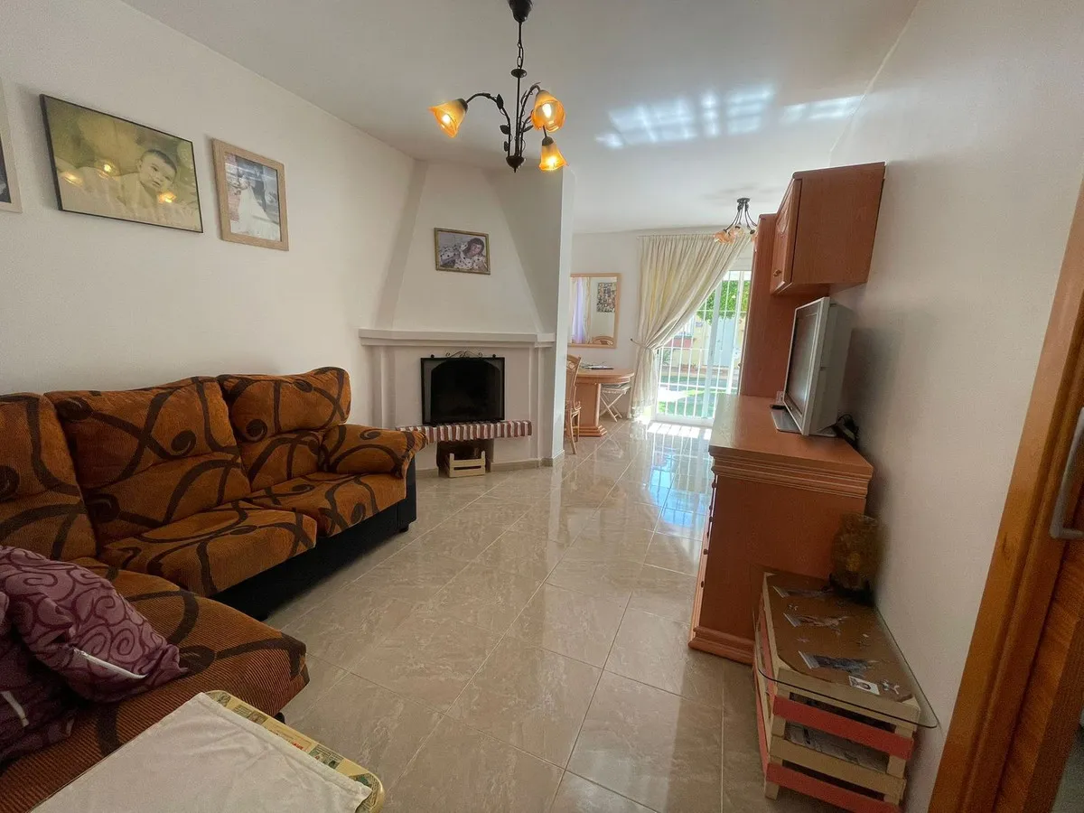 33a79fb1-ed16-43db-8c83-5704d490961e