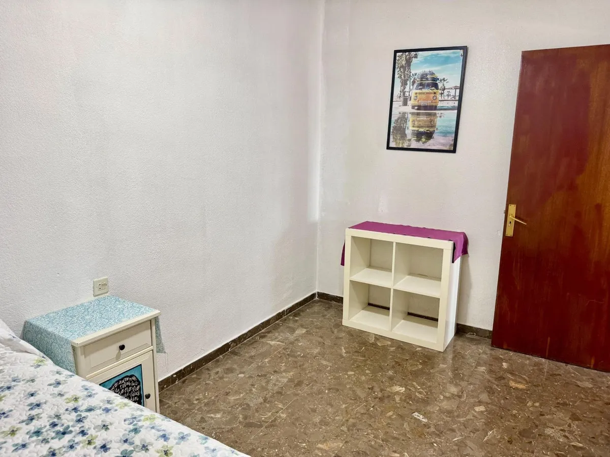 993a3722-3ce2-4db6-af38-eee38308ff00