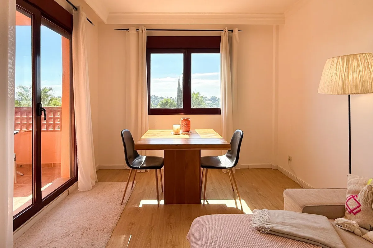 054ac7a5-832a-4607-81b8-b7060b7651a1