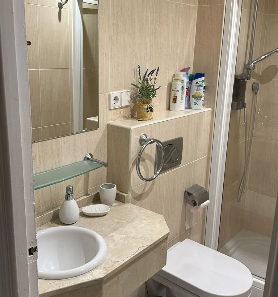 e1646135-e754-4a6e-b298-4429aa379166