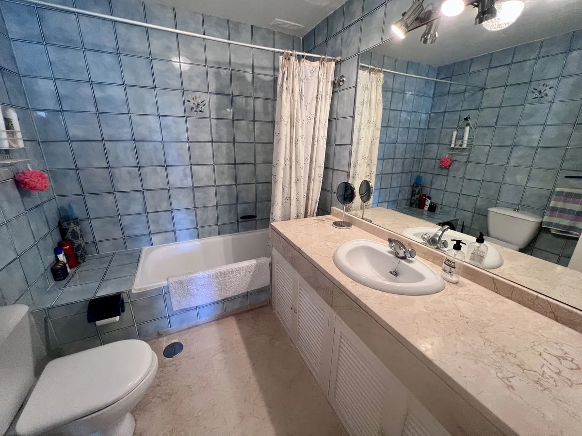 dc4a8f28-e8de-4762-a1a3-f92359f667cc