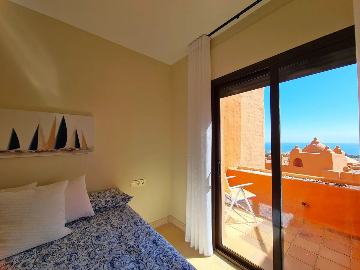 e944bd8f-044b-4aba-9c3d-fe50917fbca8