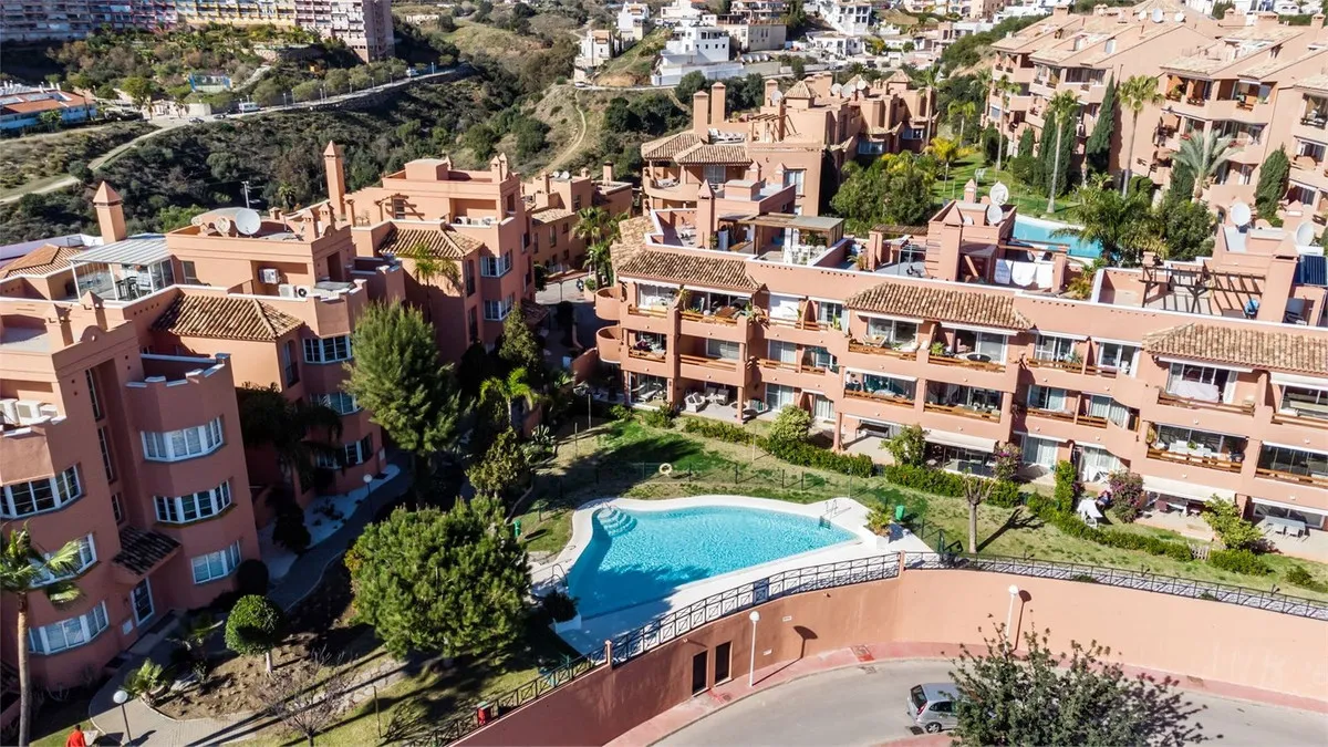 ef5299b2-e034-4136-819a-ae3260179402