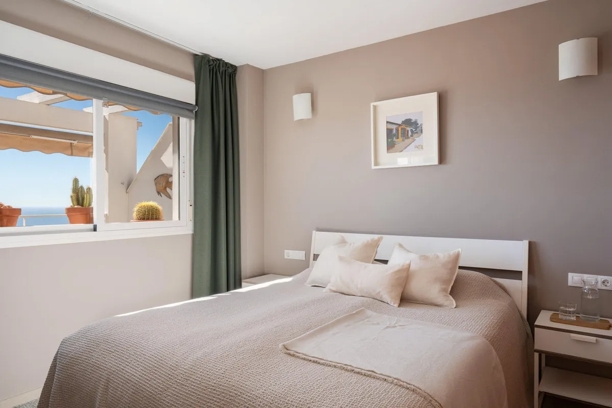 ce25fad9-84c0-4bee-938a-8a8958456f10