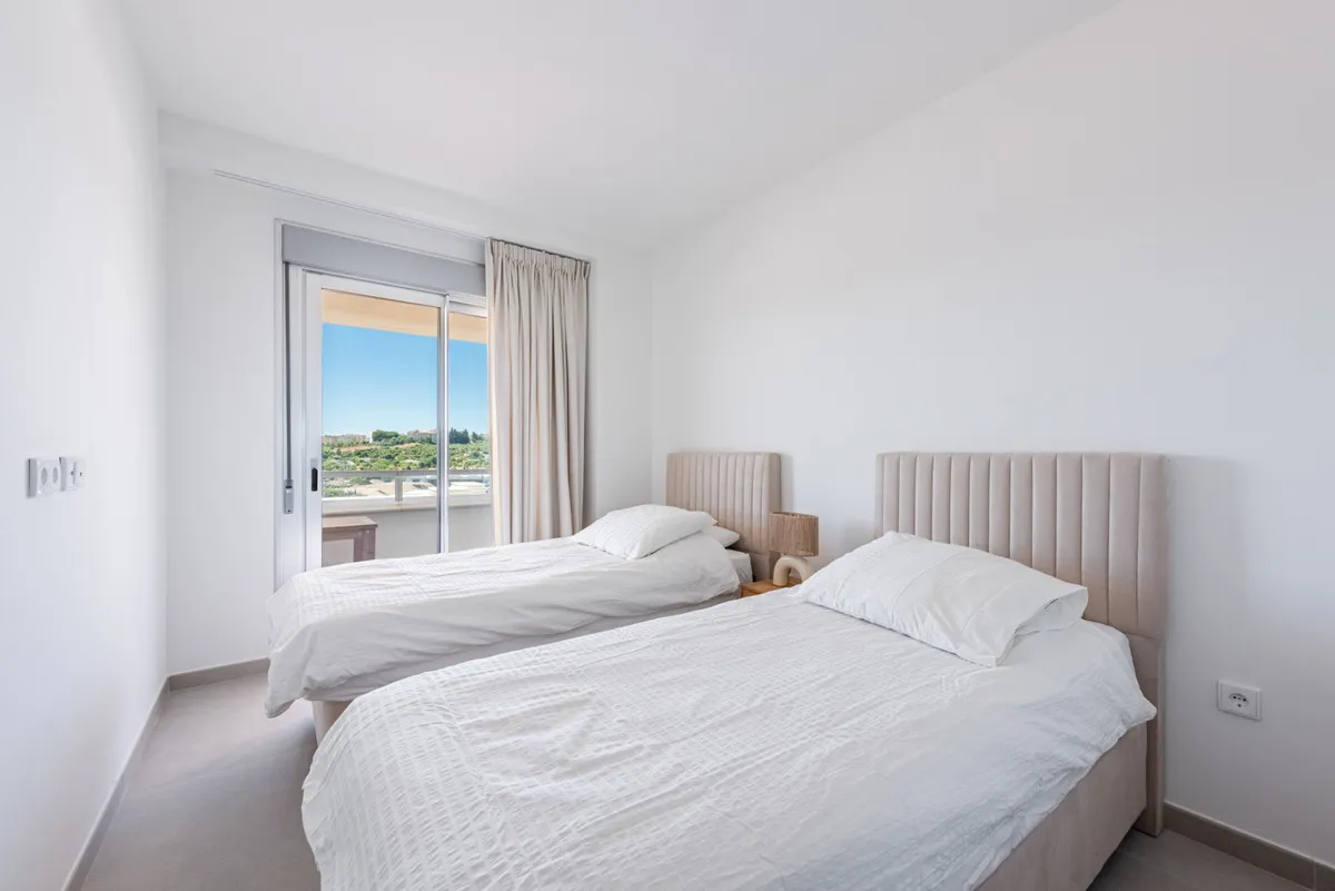 106bf6a0-9760-4d70-b91b-b84563d90652