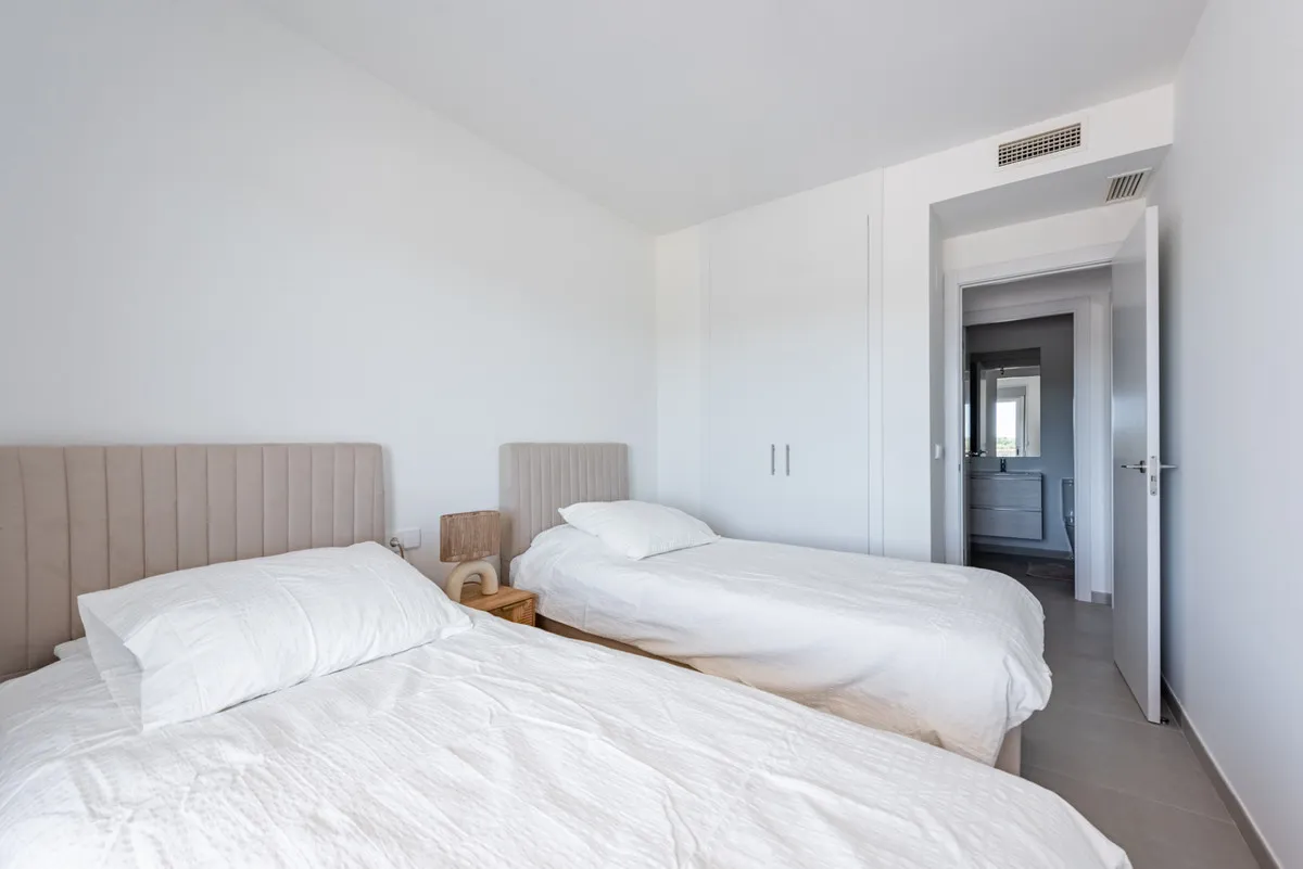 44df6b56-41f3-4469-942c-adbaf9e678b0