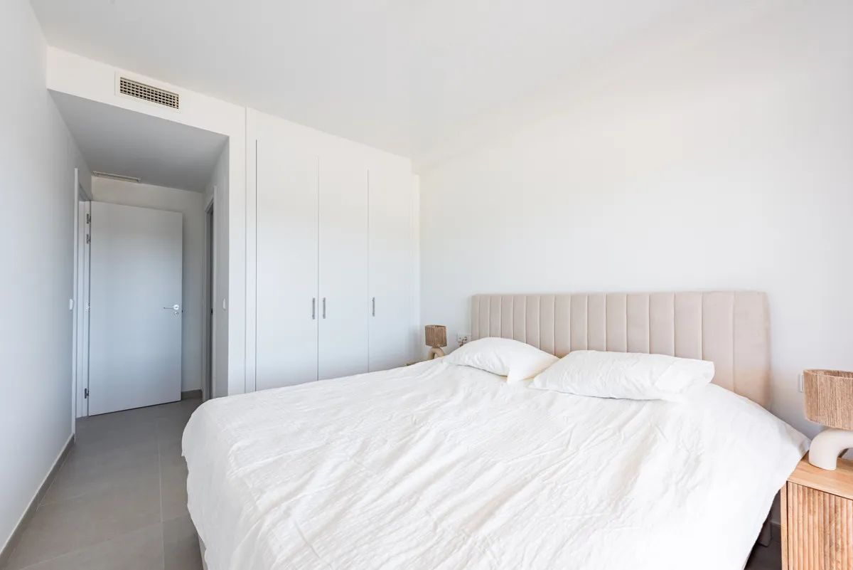 cc9e303f-45fa-4c35-a76a-f82b97311334