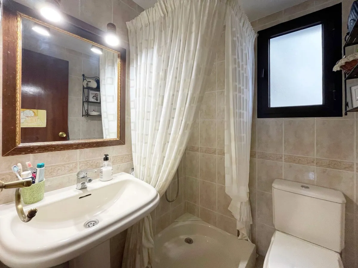 93934707-e6b6-4cf1-a754-db885c80d5f7