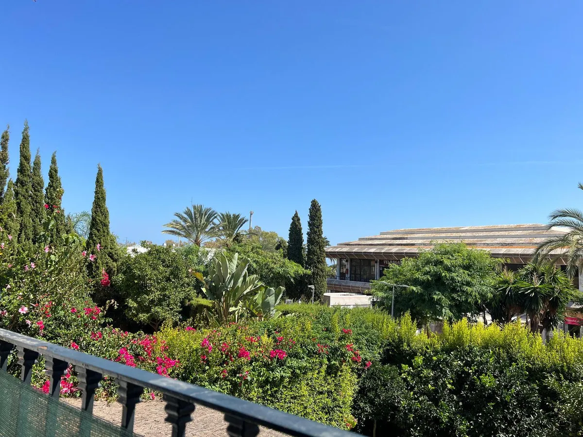 d24c3d8a-b44e-43e1-8c65-7a5b2bc0e298