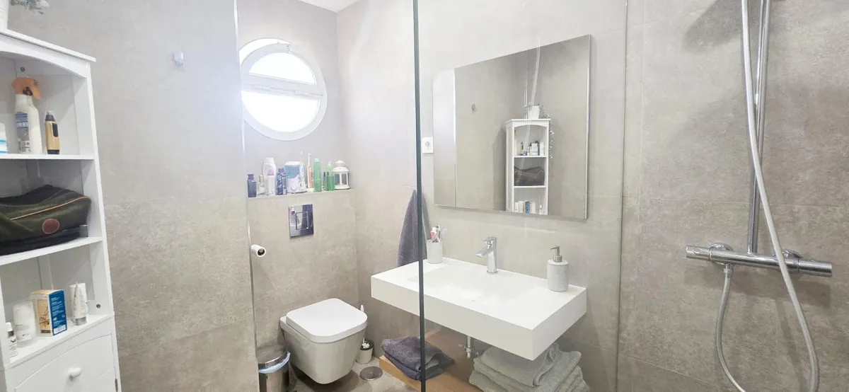 b1f9f884-88b5-4223-bf44-7340d6304c65