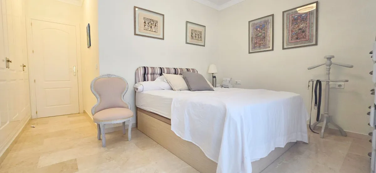 e10333fc-c34a-4b05-a2aa-9e83bc18c54c