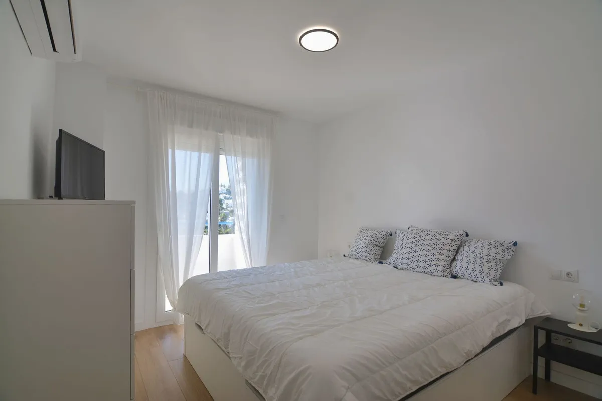 87d5d4e2-6dee-4dda-a66a-db9b147c00e0