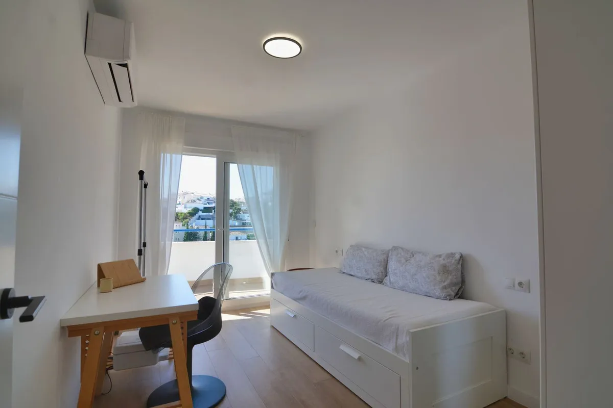 b9a282e8-109c-43d1-a0d5-ae74928df299