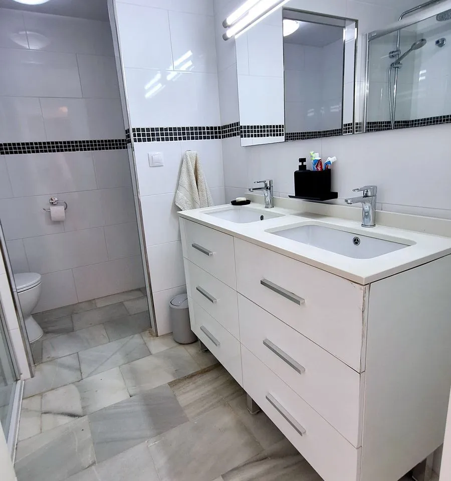 34acf8e6-2285-409a-9d77-9bf33852357b