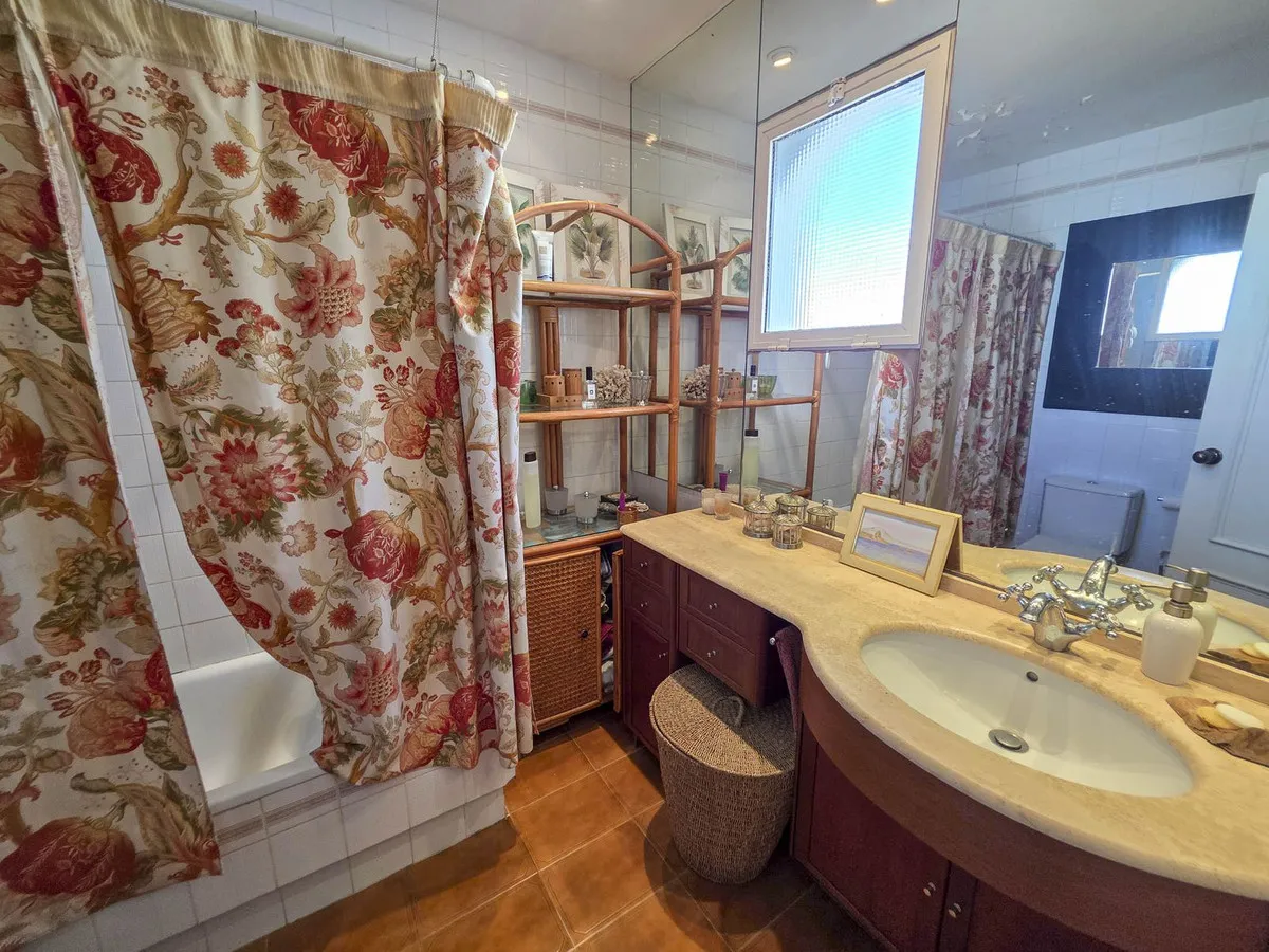 2a5cde25-f05c-4741-95ea-16c02fc265ab