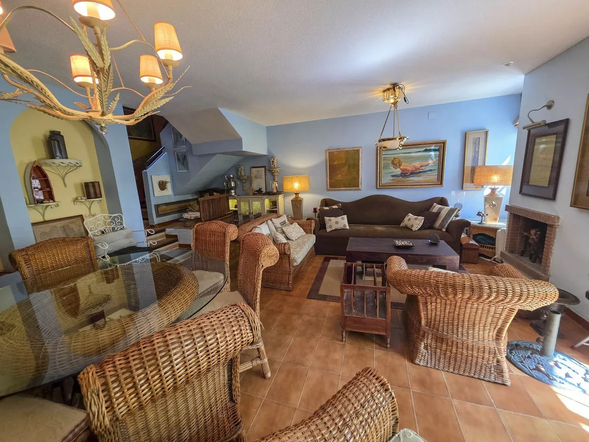 c5b0946d-c6af-400c-85b3-0aa263aa5a7c