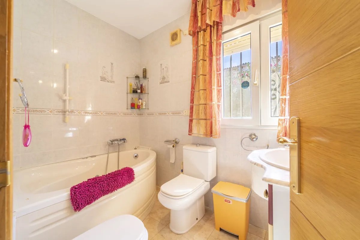 b4654e67-76b2-49d1-9cdd-0ab0d2dbf70c