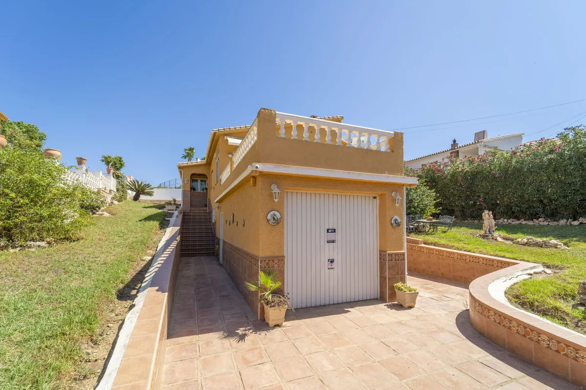 c585036d-d9c3-41e6-aef8-557cee2a956f