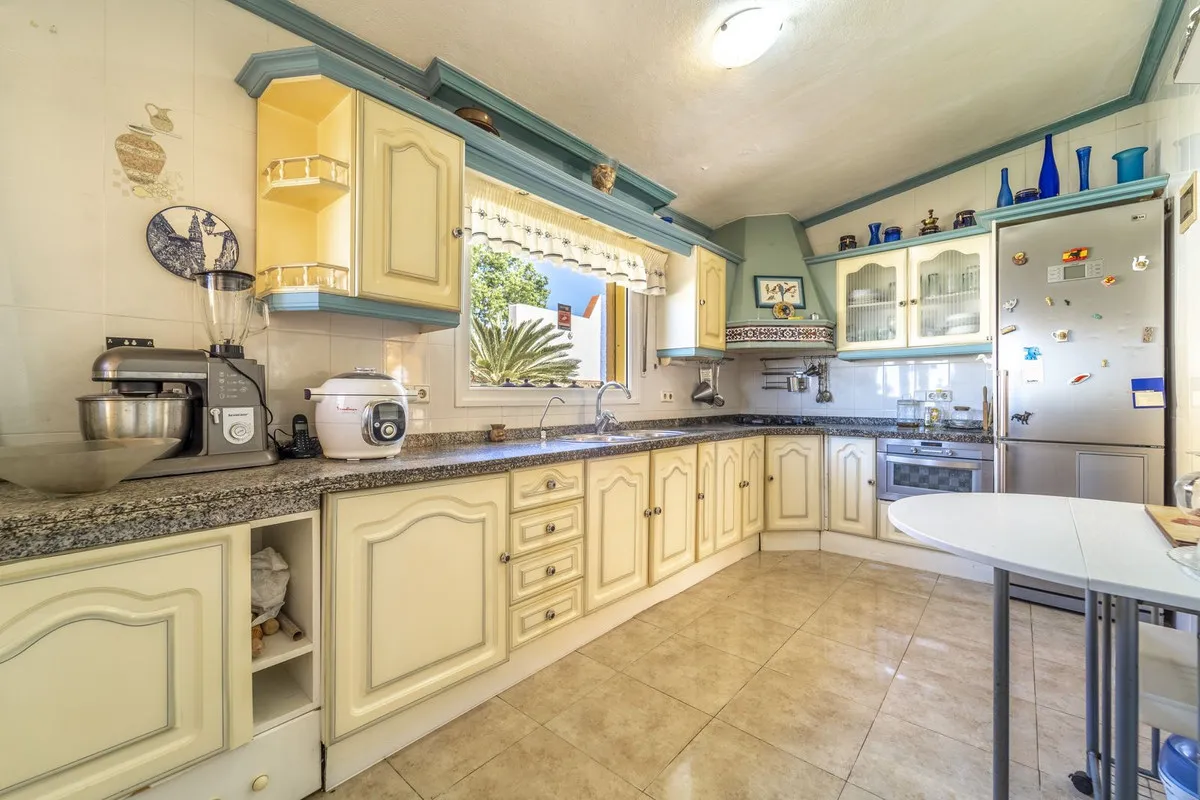 d9fdfb48-10b7-4260-8fe1-5e5e5afa30e7