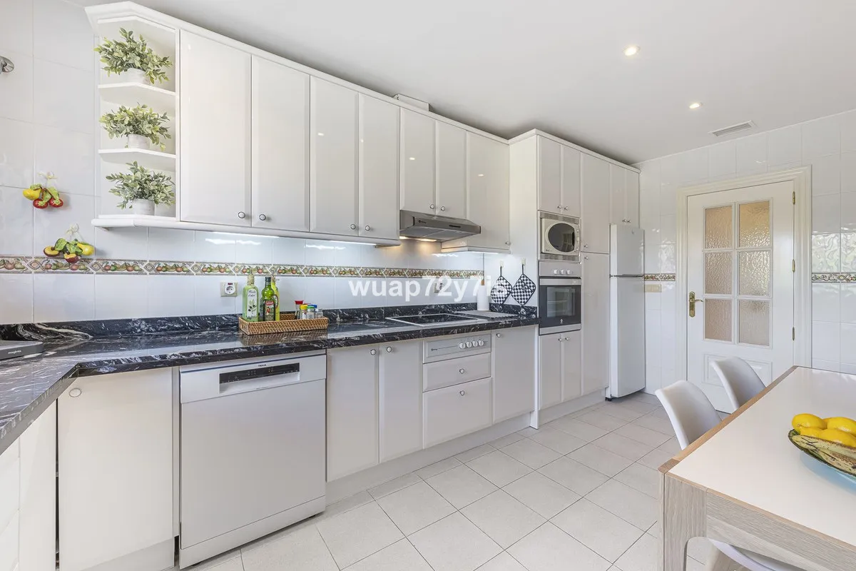 b8ce3d5c-17fb-4cf9-b3bc-d3923597ebe8