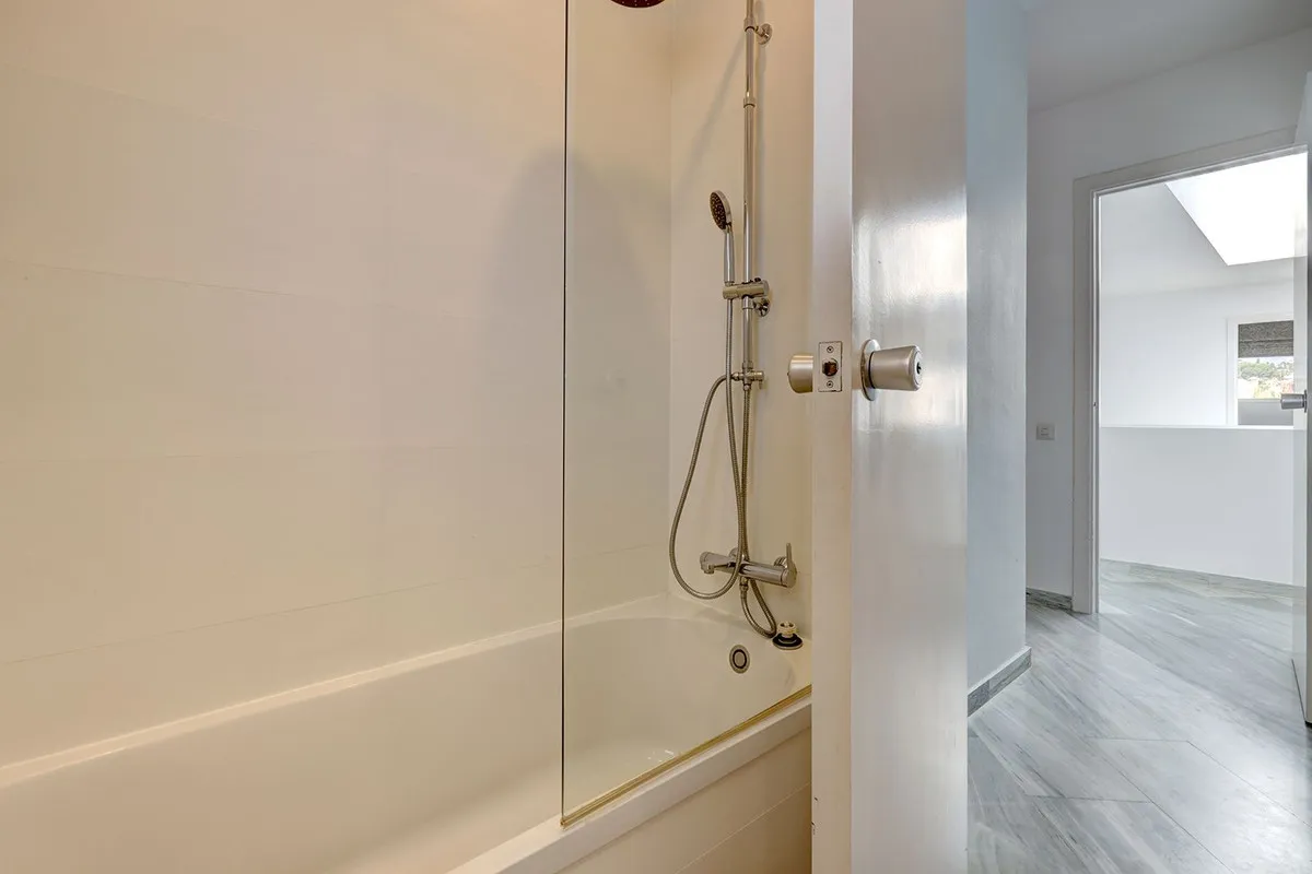 07eb27e6-1cc2-45c0-bfad-a08f9951f023