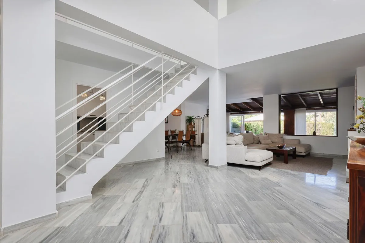 6fca8ca3-7095-4e4c-95f2-896ba265a0e2