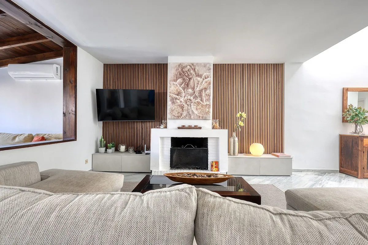 8ef4f175-1eed-48c8-b576-22c4a7e3f535