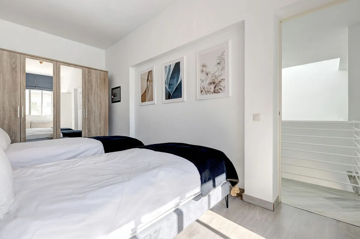 9489b620-e9e8-480e-9578-8f55684d90b3