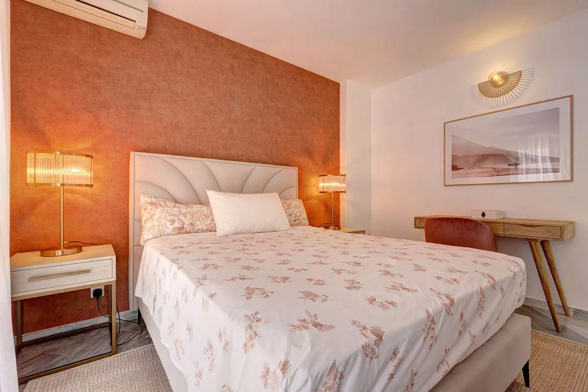 ae84b5af-c26f-40ee-9562-358bf8e49a52