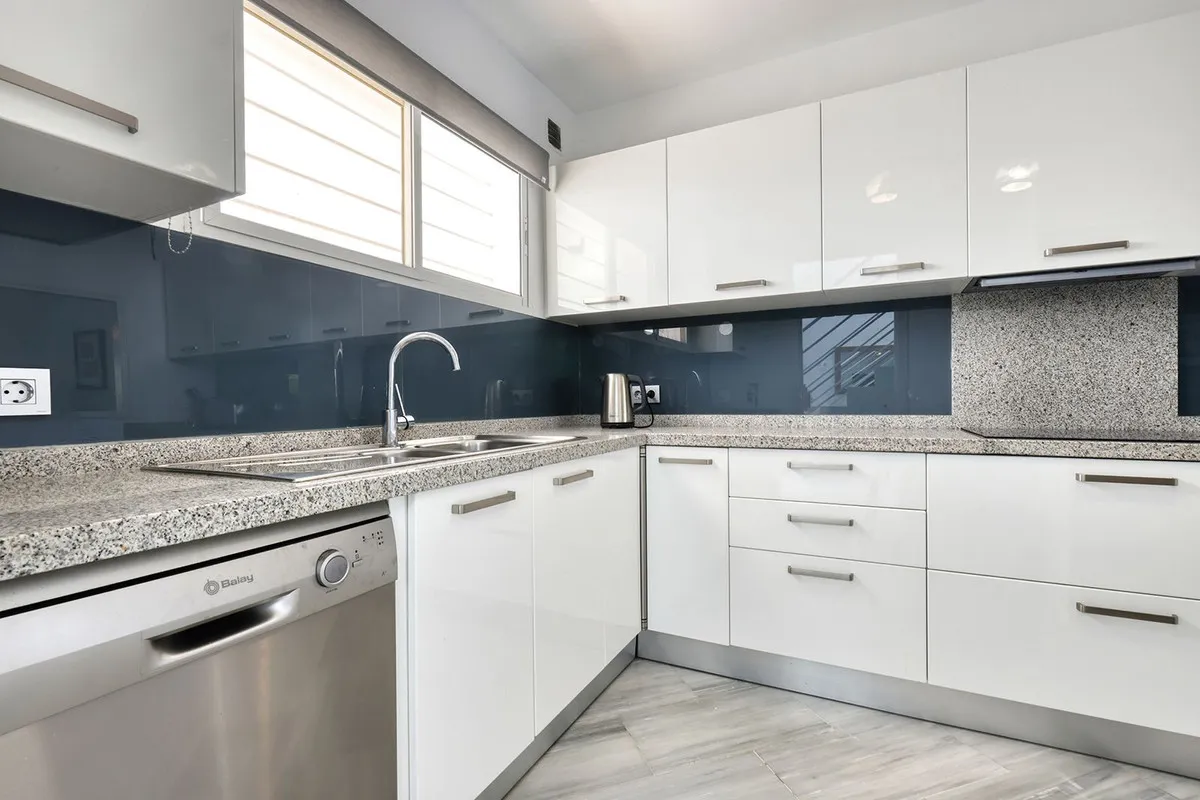 ba010083-4a41-4649-a033-d392af9c9d9f