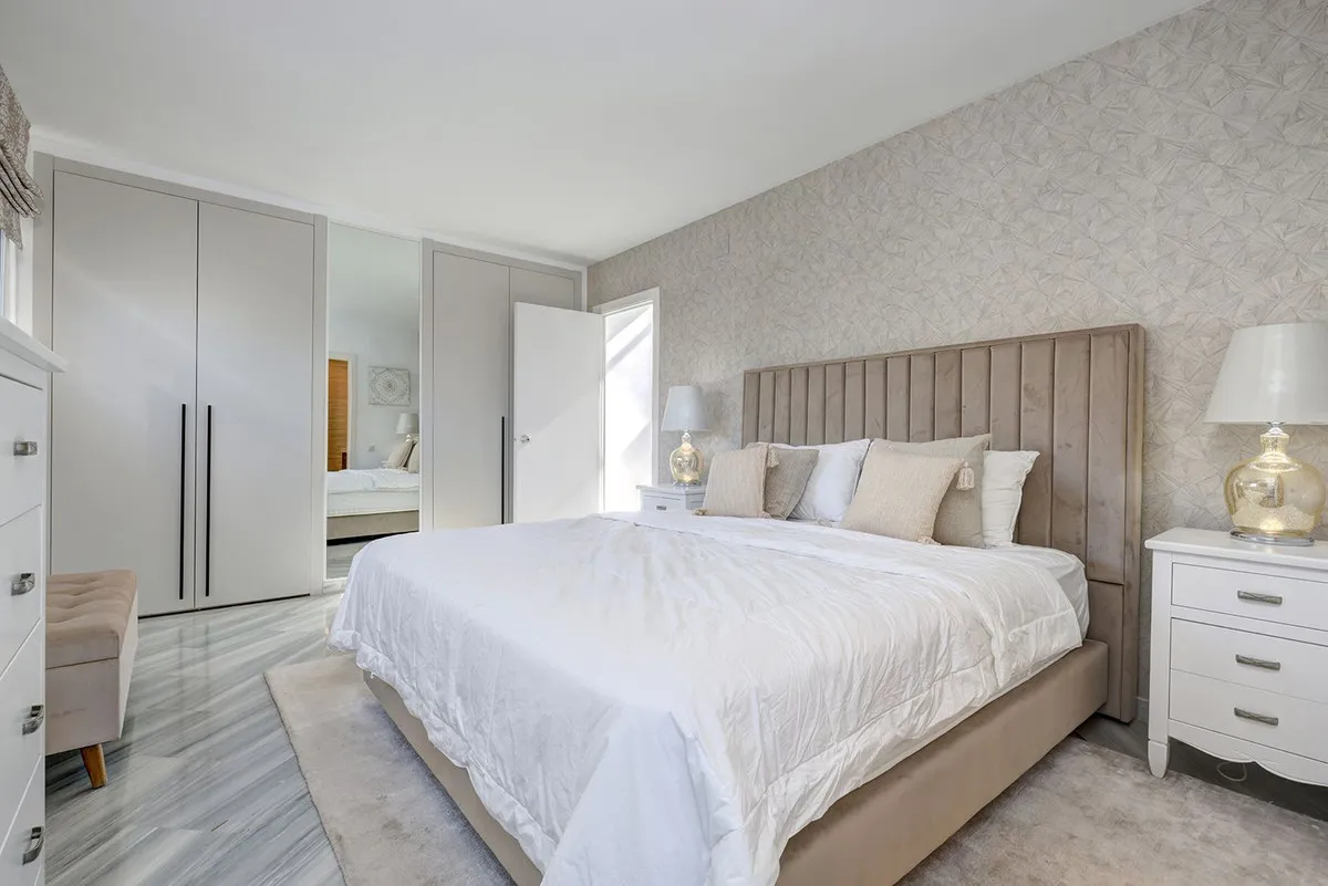 ccfaa000-e19b-4965-9078-ce991157c3a1