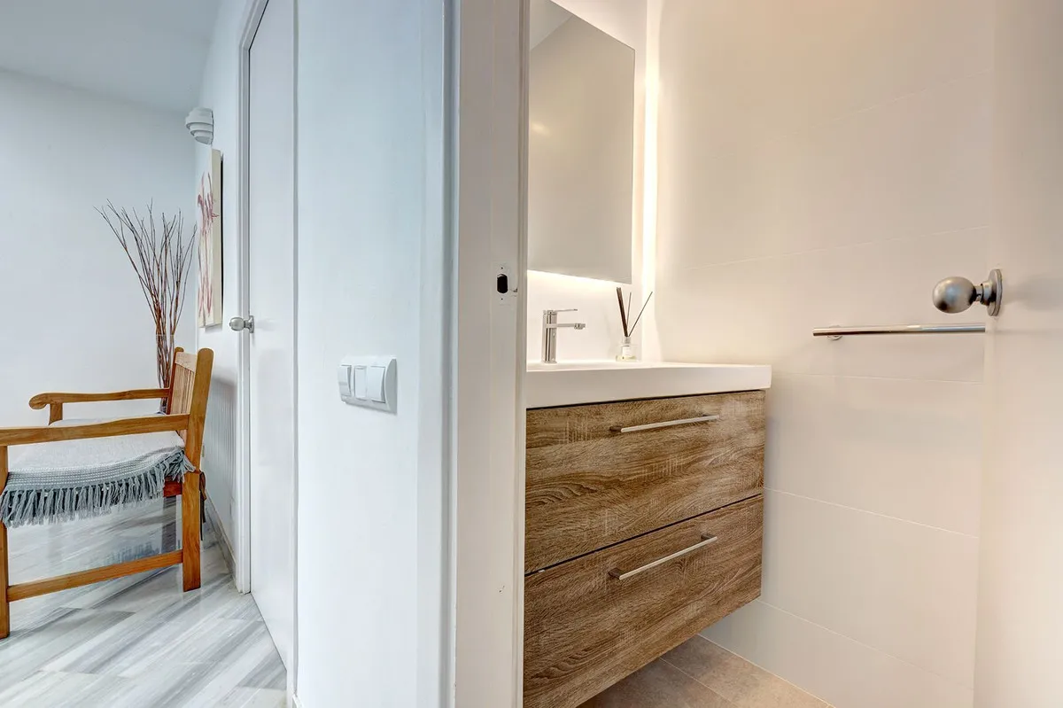 fe8cbd52-7e0b-4cd8-a9e9-7edf66e3f28e