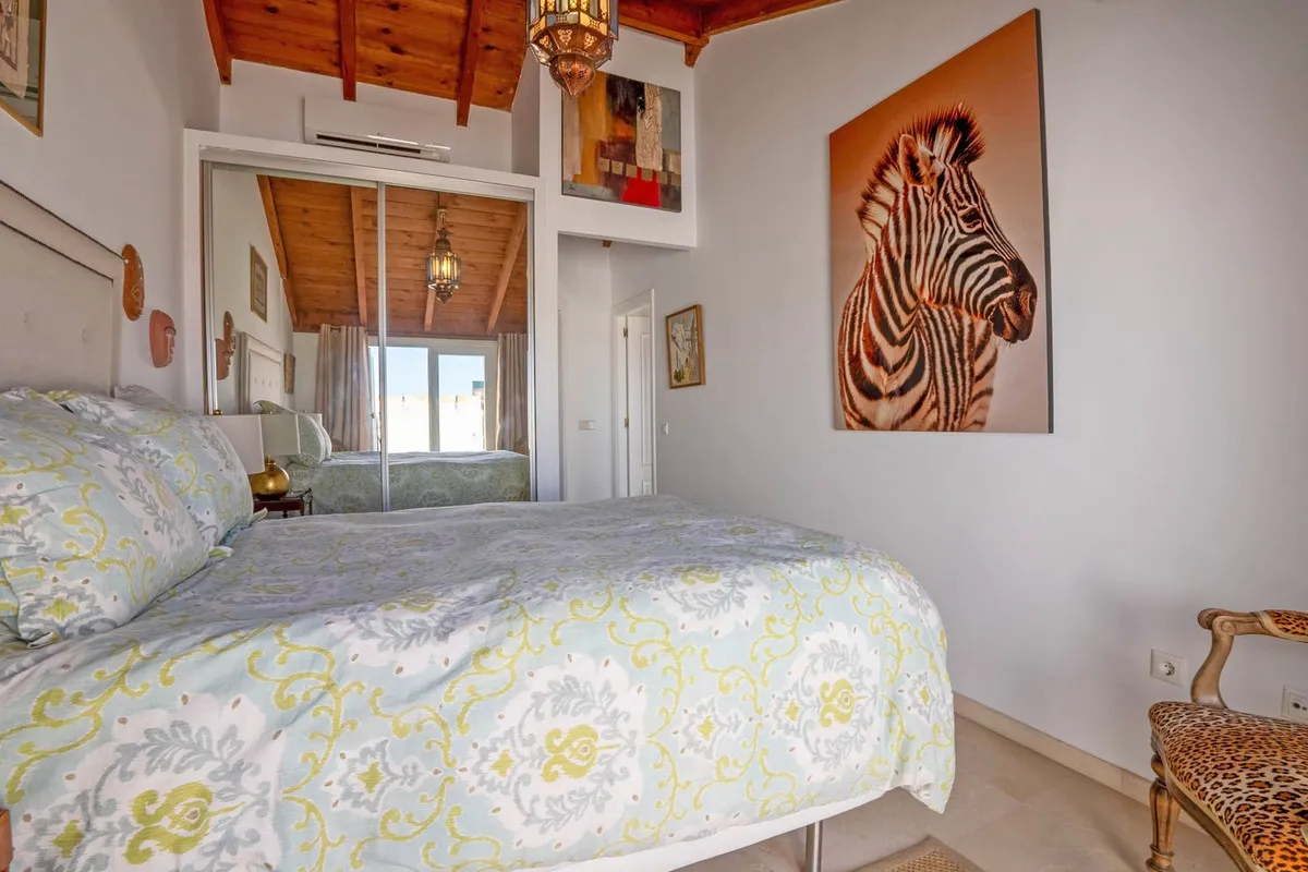 b8e8e3aa-1f37-43e0-95ad-fe9ab00f1c85